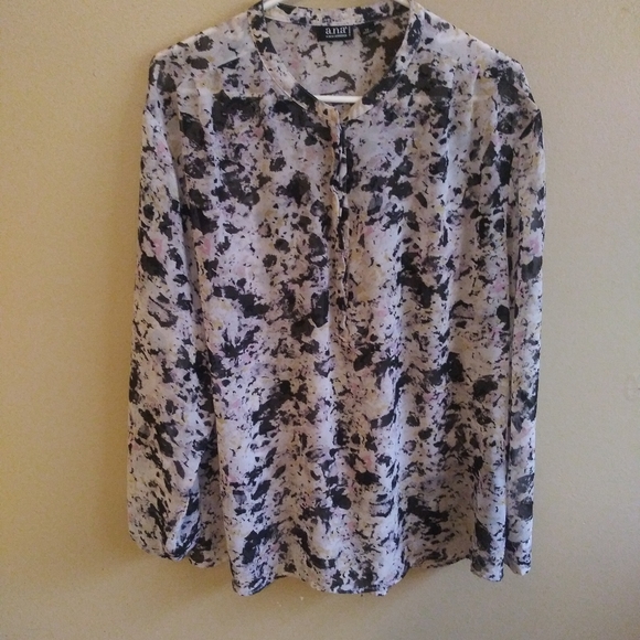 Shirt - Picture 1 of 2